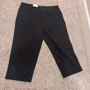 Women’s Time & Tru Black Capris. NWT